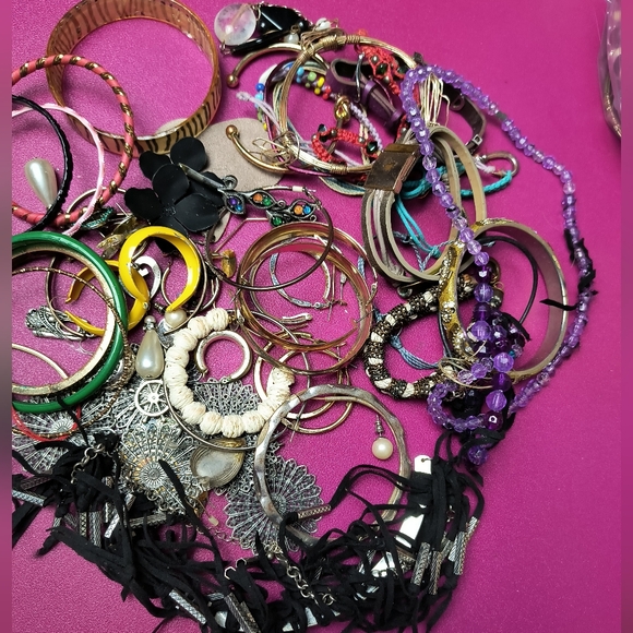 Lot Of Jewelry Broken Scrap And Crafts 1lb0.6 - Picture 5 of 6